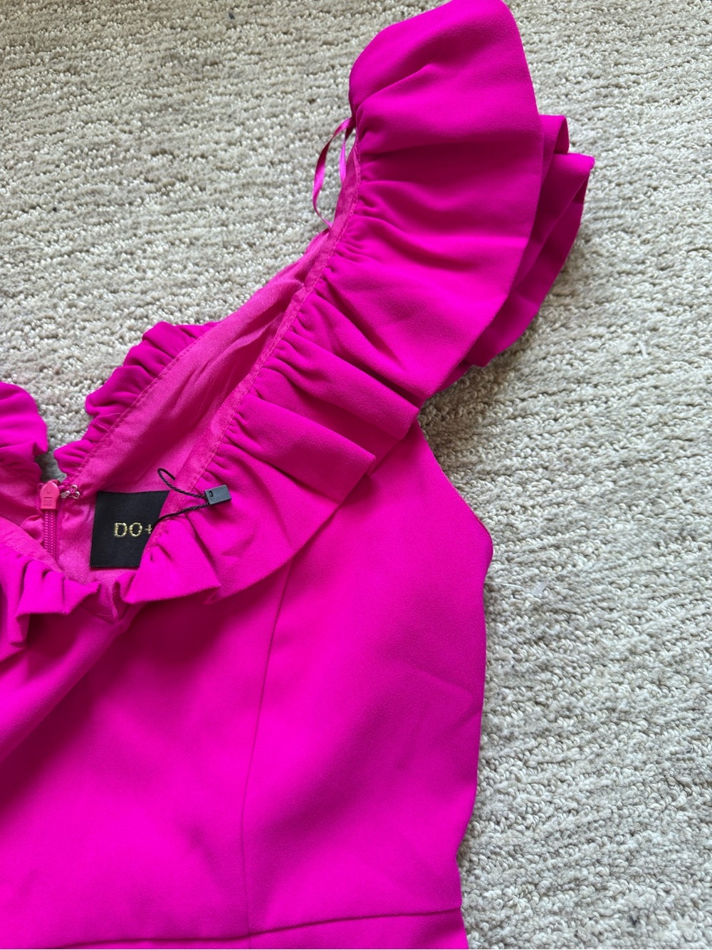 Stunning Women’s Ruffle V-Neck Sleeveless Top in Fuchsia - Picture 2 of 5